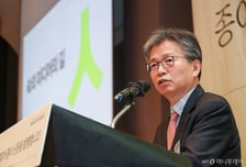[사진]'숙의 미디어의 길' 발표하는 오병상 대표