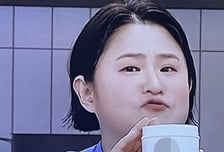 "방송으로 사심 채우네"…김신영, 홈쇼핑서 폭풍 먹방