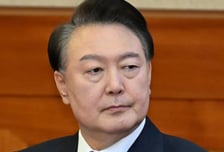 검찰, '김건희 명품가방 미신고' 윤석열 기소…도이치 관련 발언 무혐의