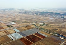 당정, '농지 전수조사' 대책 논의…野 "모든 걸 투기로 모는 대통령이 문제"