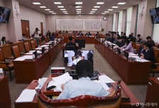 與 김승원·강신철 청문보고서 채택 강행...이형일은 여야 합의로 통과