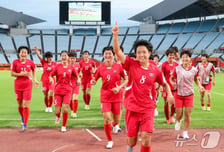 "한국보다 7골 더 넣었다" 무자비한 북한 女축구, 미얀마 8-0 대파 '2경기 18골 실화?'.. 조 1위 걸고 '남북전'