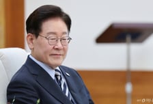李대통령 지지율 37% 또 최저…부정평가 56%로 급등