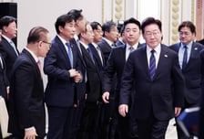 [속보]李대통령 "지방선거 후 갑작스런 국민 실망·걱정에 당황…모두 저의 부족함 때문"