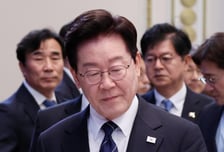 [속보]李대통령 "결과로 증명한다는 생각에 아픔·갈등 공감 못해…겸손함 줄었다"