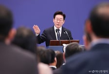 李대통령 "이전 정부가 '부동산불패' 부추켜"…吳 '토허제 해제'도 지적