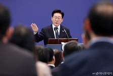李대통령 "대미투자, 한·미에 도움되는 구성 위해 치열하게 협의 중"
