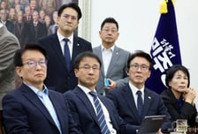 與 "대통령이 직접 '연임 않겠다' 밝혀...野 개헌 반대 명분없다"