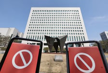 "파견검사 떠나면 어쩌나"...변호사 앉히면 된다? 전문성·연봉은