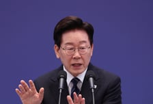 靑 "대통령 '평탄화' 발언은 집값 변동 추이에 대한 것…국민 부담 무겁게 받아들여"