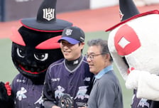 [포토]'900경기 출전 KBO기념시상' 우규민