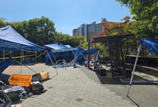 벼룩시장 덮친 트럭에 10대 아들과 40대 엄마 참변…운전자는 "급발진"