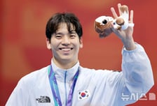 '0.01초'에 갈린 승부…이주호, 한국 배영 최초 AG 3연속 동메달