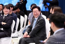 李대통령 지지율 34.8%, 10주만에 반등…민주 40.2%·국힘 38.5%