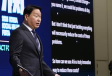 최태원 "사회문제 해결 AI가 해법, 선한 마음에만 기대선 안돼"