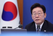 李대통령 "더 많은 변화 위해 대화·배려해야…시간갖고 기다려 달라"