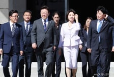 李대통령, '사의표명' 강훈식 배웅 받아 미·멕시코 순방길
