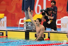 수영 김영범, 자유형 50m '금메달'...첫 AG 무대서 신기록, 또 신기록