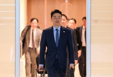 '원유 수급'에 '방산 수출'…강훈식, 위기마다 현장 뛰어든 '실행형 참모'