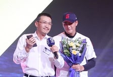 "(박)근서가 삐지면 어쩌지" 드래프트장 뒤집은 아빠의 라밤바, 뒤늦게 눈치 봤는데... 아들은 오히려 "부모님 없었다면 여기 못 왔다"