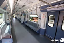 퇴근길에 멈춰선 인천공항행 공항철도…승객 200명 하차