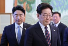 강훈식 비서실장 전격 사의