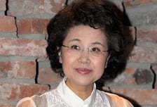 '트로트계 어른' 심수봉은 왜 자충수를 뒀을까? [IZE 진단]