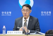 한은 "집값 잡는 금리인상…취약기업·자영업자엔 부담"