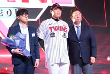 '10번째에도 157㎞ 원석이 남았다' LG는 왜 즉시 전력보다 '천장'을 봤나... 포수 랭킹 1위까지 '알뜰살뜰' 챙겼다