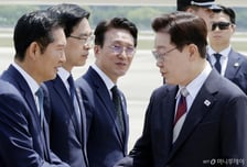 [단독]李대통령, 입원한 정청래 직접 통화해 위로…'통합행보' 가속화
