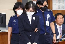 '매관매직' 김건희, 징역 7년→5년…"지위 망각한 채 금품수수"