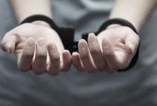 "차라리 해쳐야겠다"...스토커 찾아간 피해자, 흉기 들고 갔다 '자수'