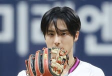 [포토] 더보이즈 에릭, 신중한 와인드업
