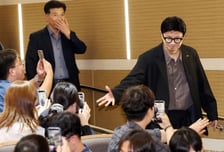한동훈 "가상자산 과세 '빈 구멍 숭숭'…어설프게 코인족 건들지 말라"