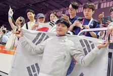 [포토]'금메달세리머니에 태극기가 빠질순없지'