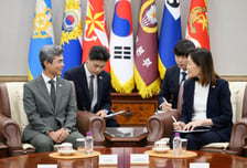 강신철 국방장관, 스틸 美대사와 만나 전작권·광주 군공항 등 논의