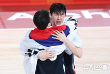 "레바논전 참패가 전환점"…男농구 12년 만의 AG금메달 비하인드