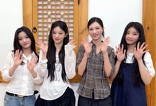 아일릿, 귀여운 추석 인사  “우리가 글릿의 보름달 되어 줄 것”