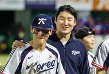 "뭐야, 한국에서 경기하는 줄"...일본 야구장 뒤덮은 'K응원가' 떼창