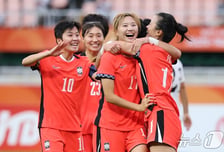 '다음은 일본이다' 韓 여자축구 8년 만의 4강 진출... 윤수정 해트트릭+최유리 멀티골, 우즈벡에 6-3 대승 [아이치 나고야 AG]