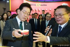 멕시코시티에 뜬 한강라면…李 대통령 부부, K-엑스포 격려 방문