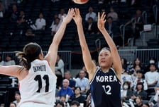 [포토]'1쿼터 던지면 들어가는구나!' 이해란