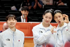 "또 한국이었다" 日 남녀 농구, 안방 결승서 모두 막혔다... '19점→2점' 맹추격에도 탄식 [아이치 나고야 AG]