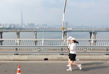 서울 걷기 실천율, 전국 1위…손목닥터9988, 걸으며 일상 교류 늘었다