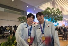 'ERA 5.92→AG 0.00' 이강철은 왜 웃었나... 5이닝 9K 무사사구 '금빛 좌완' 1위 KT로 돌아온다