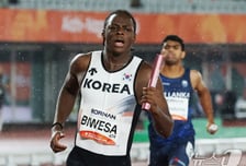 '태국 괴물' 뿌리친 비웨사 역주→한국新 세운 뒤 "이제 육상도 꽃 피워야죠"... '실격' 악재 뚫어낸 위대한 '韓 계주' [아이치 나고야 AG]
