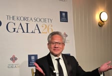 "삼성·SK보다 나은 선택 없다"…젠슨황 '한국과 33년 더' 외친 이유