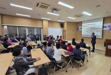 안산시 원곡동 다문화특구의 맛있는 반란…'체류형 스트리트몰' 띄운다
