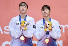 배드민턴 이소희·백하나 금메달…24년 만에 AG 여자복식 정상