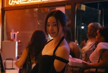 48세 김사랑, 뉴욕서 럭셔리한 근황…아찔한 패션 '눈길'